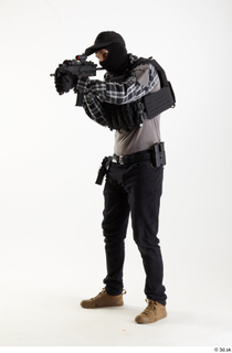 Andrew Elliott Contractor Shooting shooting standing whole body 0002.jpg